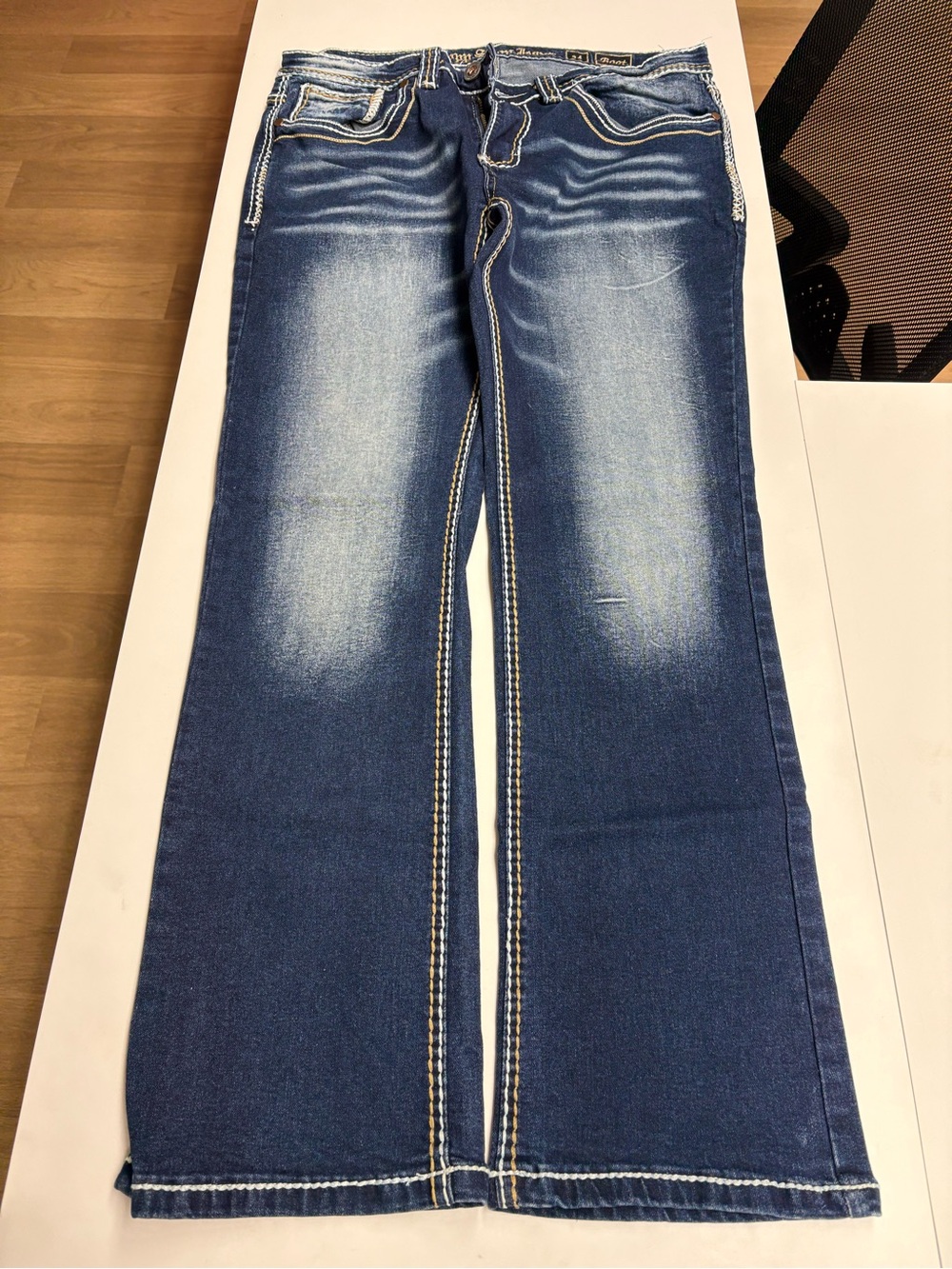 Men's Chop Shop Straight Fit Blue Jeans with Faded Finish